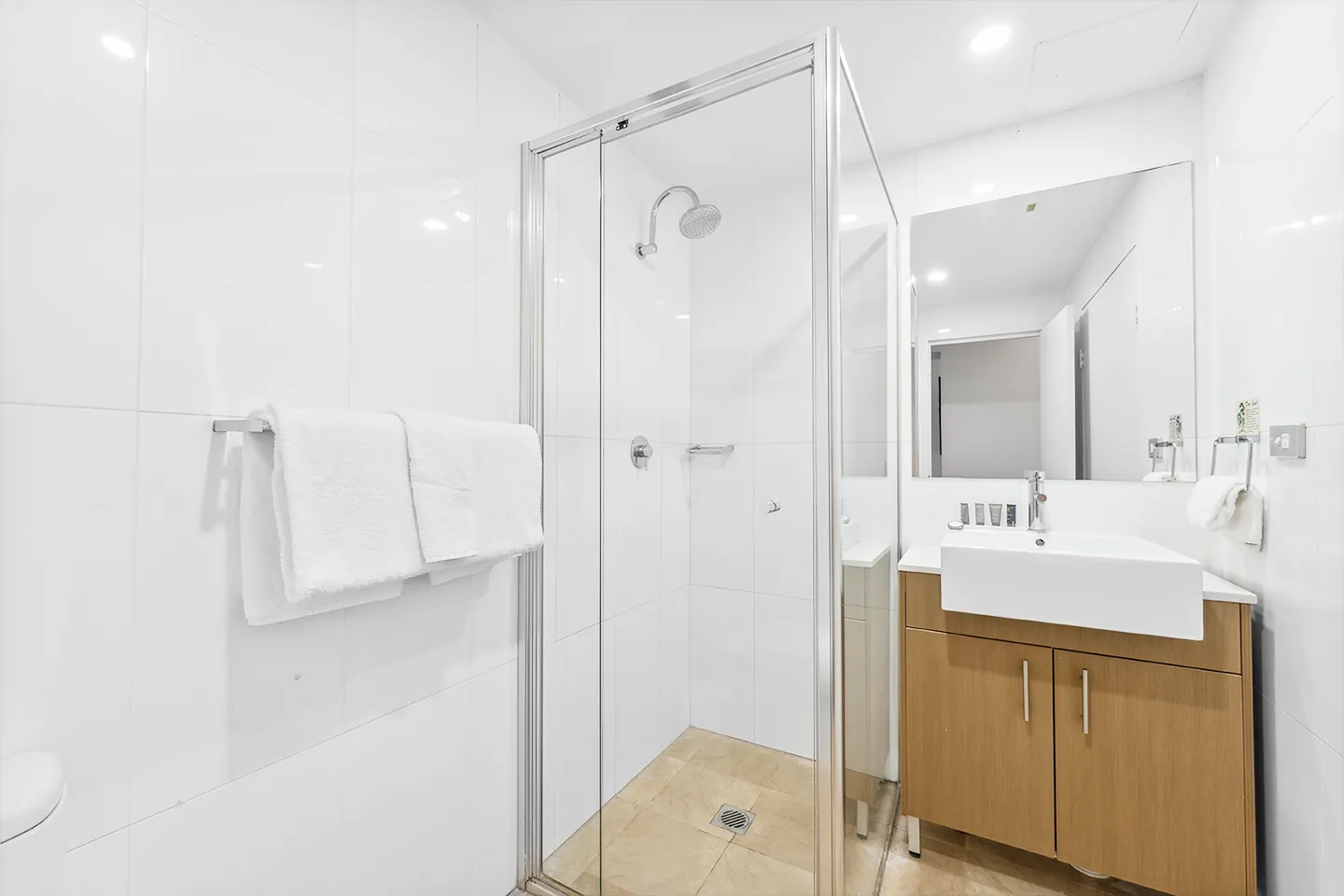 Shower | Bathroom | Sydney hotels | APX World Square