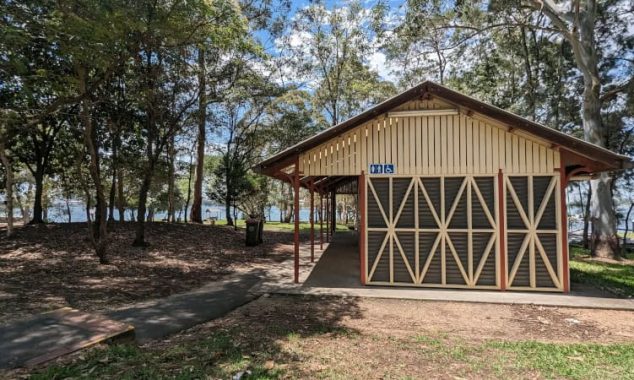 clarkes-point-reserve-toilet-block